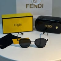 نظارة شمسية ماركة فندي