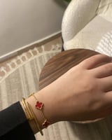 طقم اساور نسائية ماركة بتصميم جذاب وأنيق