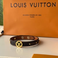 اسوارة نسائي ماركة لويس فيتون