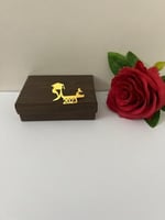 بروشات تخرج اسم وتاريخ مع قبعة