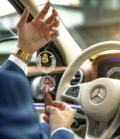 تعليقة سيارة بصوره واسم مع كسرة العود