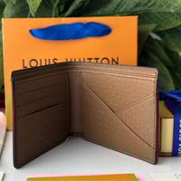 محفظة لويس فيتون مع الملحقات
