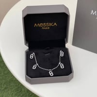 قلادة ميسيكا مع الملحقات
