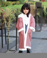 فروة بناتي تطريز بالاسم لون وردي