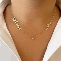 سلسال نسائي بتصميم اسمين مع فص زركون