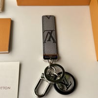 ميداليات مفاتيح لويس فيتون