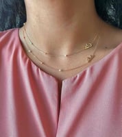 قلادة نسائية بتصميم اسمين مع لؤلؤ