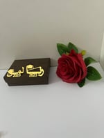 بروشات تخرج اسم وتاريخ مع قبعة