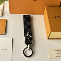 ميداليات مفاتيح لويس فيتون