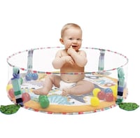 لعبة الاطفال الرضع على البساط