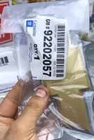 شعار بتصميم ربطة قوسية للشبكة الاماامية لسيارة شيف...