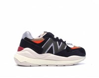 اسود - برتقالي