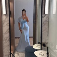 فستان سهرة بكورسيه يبرز جمال القوام