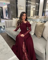 فستان سهرة برغندي و اكمام دانتيل