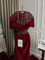 فستان ملكي بلون أحمر عميق