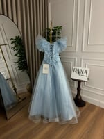 فستان سندريلا سماوي بلمعة خفيفة