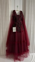 فستان خمري فخم بتطريز ناعم