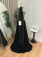 فستان أسود أنيق بتصميم فاخر