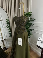 فستان زيتي بتطريز يدوي فاخر