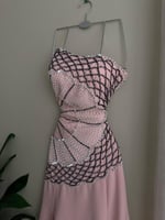 فستان وردي مطرز انيق