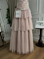 فستان سهرة راقٍ بلون وردي ناعم