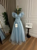 فستان سندريلا سماوي بلمعة خفيفة