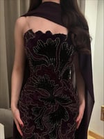 فستان سهرة موف مطرّز بالخرز الذهبي