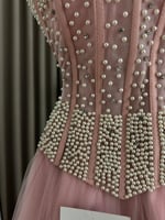 فستان فخم بلمعة لؤلؤية براقة