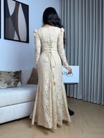 فستان دانتيل فاخر بلون بيج