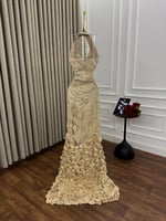 فستان سهره مطرز مع ورد بالاسفل