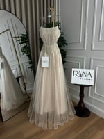 فستان لؤلؤي فخم بإطلالة راقية