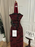 فستان ملكي بتطريز أسود لامع