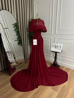 فستان ملكي بلون أحمر عميق