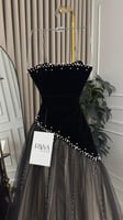 فستان أسود ملكي بتصميم فاخر