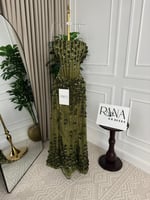 فستان زيتوني مطرّز بلمعة فاخرة وجميله