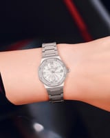 ساعة نسائية صناعة سويسرية ماركة دي كي فضي مينا ابي...