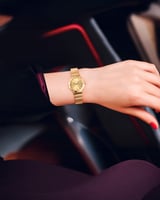 ساعة نسائية ماركة V19.69 ذهبي مينا ذهبي موديل VGPG...