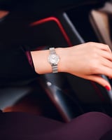 ساعة نسائية ماركة V19.69 فضي مينا فضي موديل VSSW19...