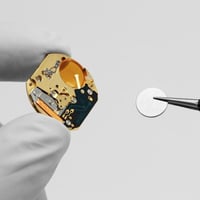 ساعة تيتان كوارتز أنالوج بمينا أسود وسوار جلدي للر...