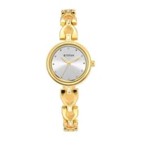 ساعة تيتان كاريشما أنالوج بمينا شامبانيا للنساء