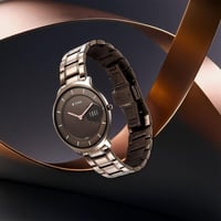 ساعة تيتان إيدج سليم للرجال بسوار من الفولاذ المقا...