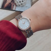 ساعه نسائيه أنديرا