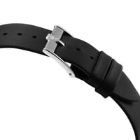 ساعة تيتان إيدج كوارتز أنالوج بمينا أبيض وسوار جلد...