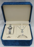 طقم نسائي من ماركة ريفولي