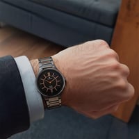 ساعة تيتان إيدج سيراميك كوارتز بمينا أسود غني للرج...