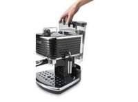 الة صنع القهوة ديلونجي سكالتشرا 2 في 1 بن مطحون -...