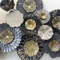 لوحة جدارية حديد ورد اسود وسكري