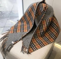 وشاح بيربري للعمر المحير