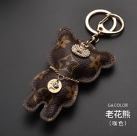 ميدالية لويس فيتون اللطيفة