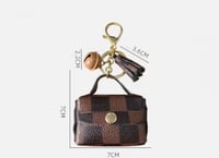 محفظه سماعات وميداليه لويس فيتون